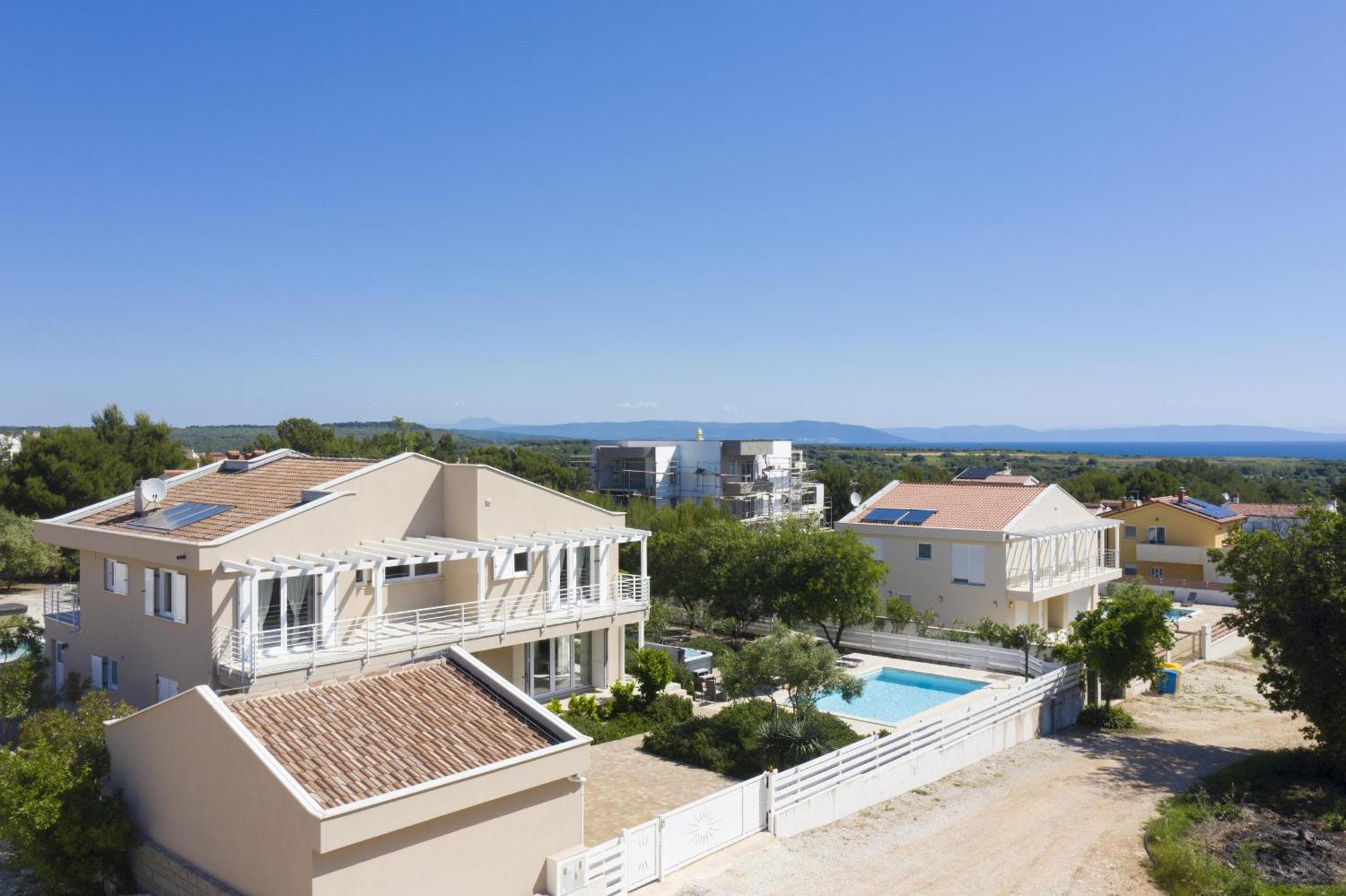Villa Bella - Beautiful And Modern House With Pool, Souna, Jacuzzi & Playground, Liznjan - Istra Екстериор снимка