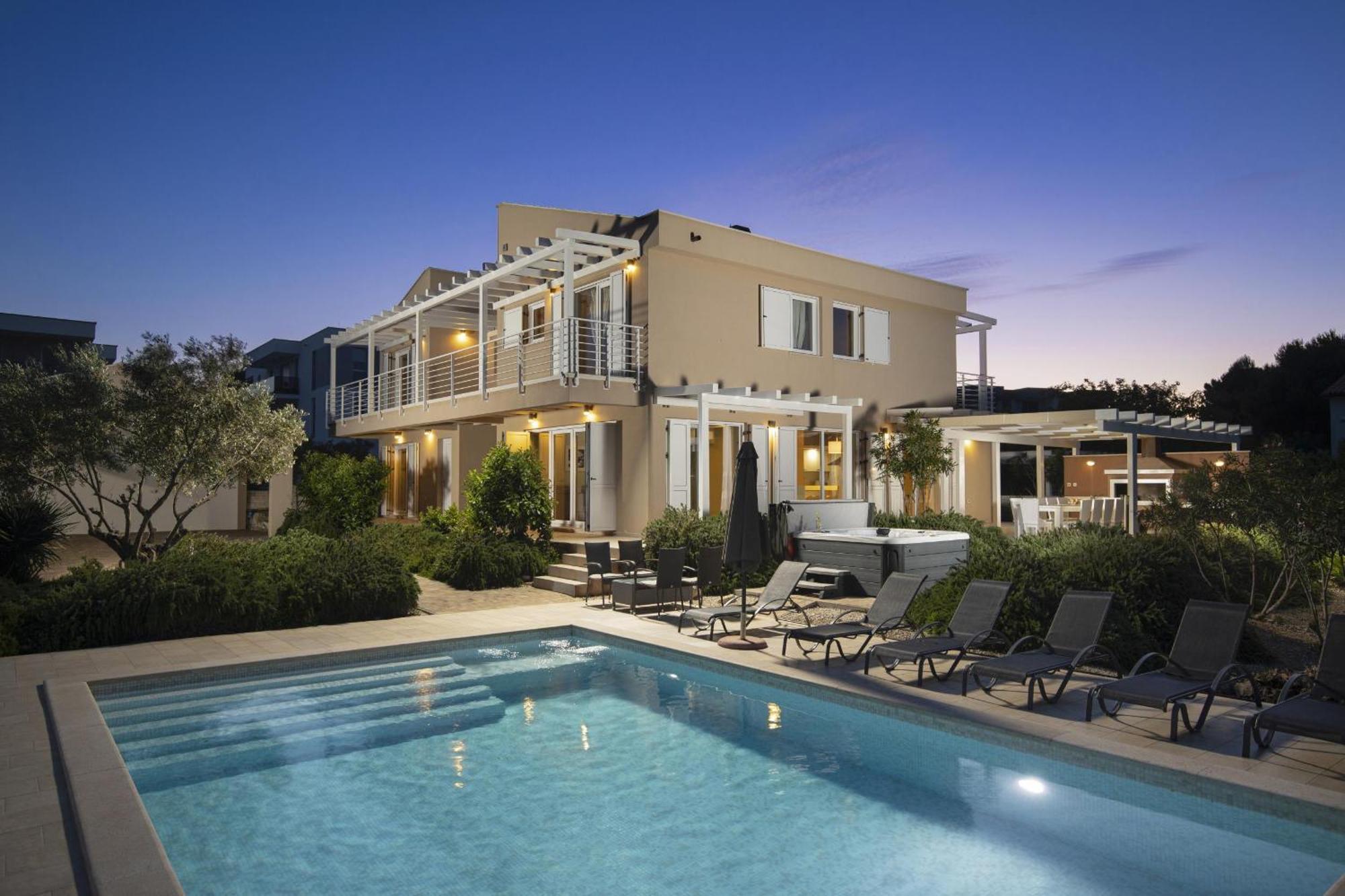 Villa Bella - Beautiful And Modern House With Pool, Souna, Jacuzzi & Playground, Liznjan - Istra Екстериор снимка