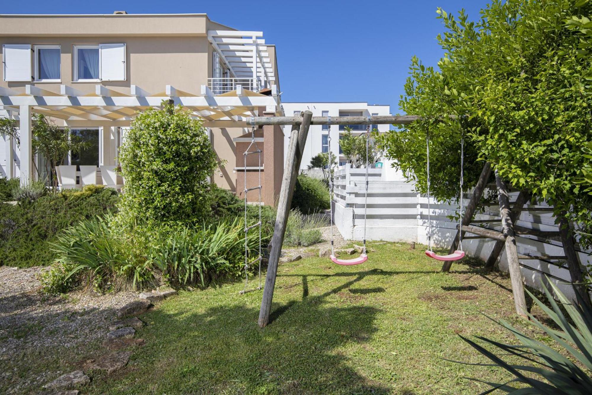 Villa Bella - Beautiful And Modern House With Pool, Souna, Jacuzzi & Playground, Liznjan - Istra Екстериор снимка