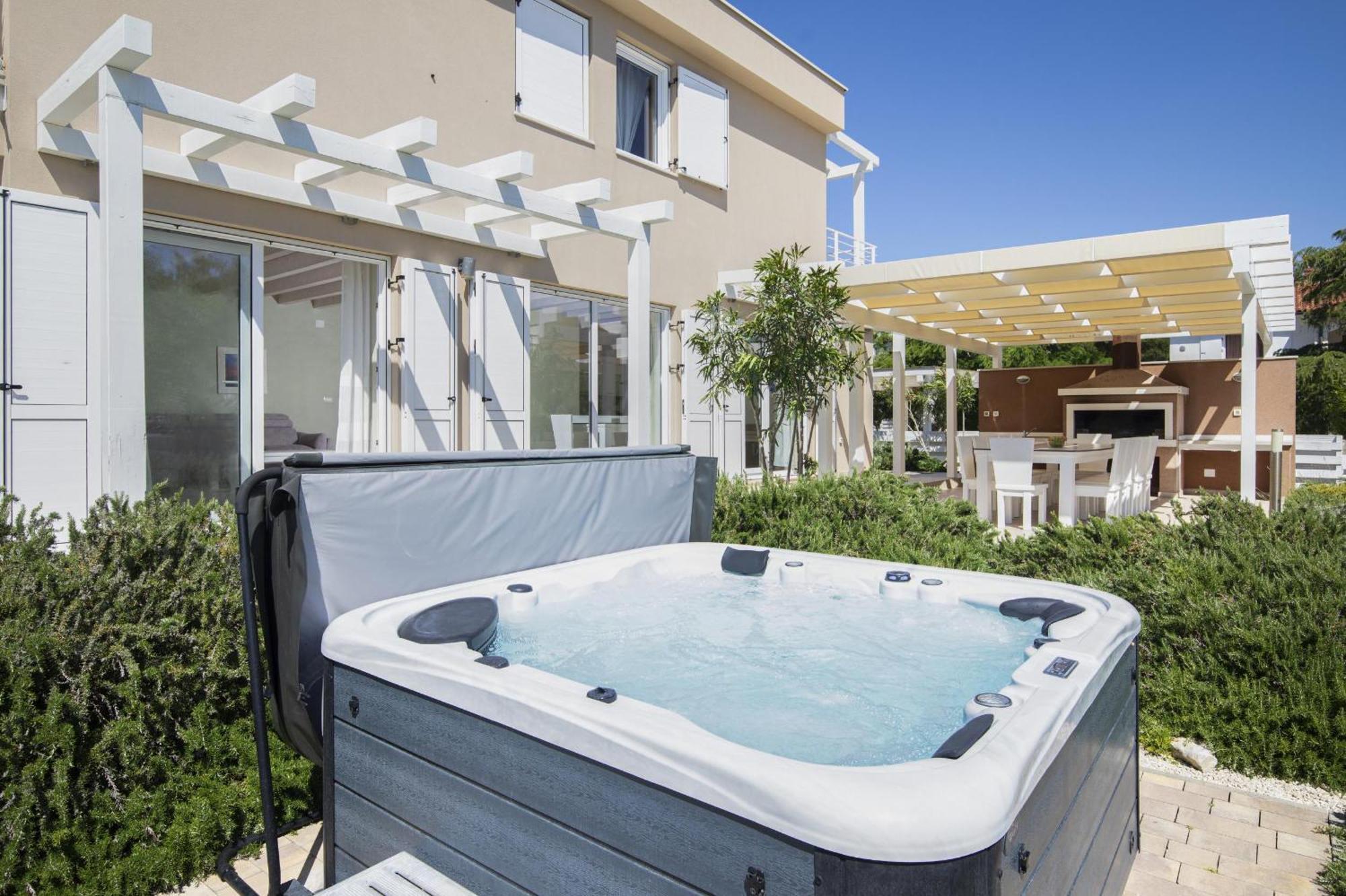 Villa Bella - Beautiful And Modern House With Pool, Souna, Jacuzzi & Playground, Liznjan - Istra Екстериор снимка